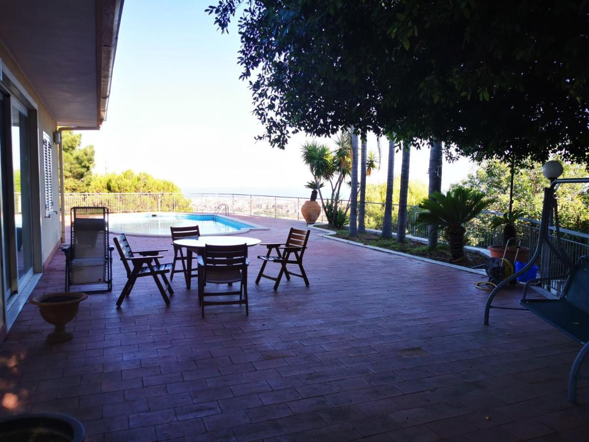 Holiday Flower Villa Panoramica Sul Golfo Di Catania Мистербианко Екстериор снимка