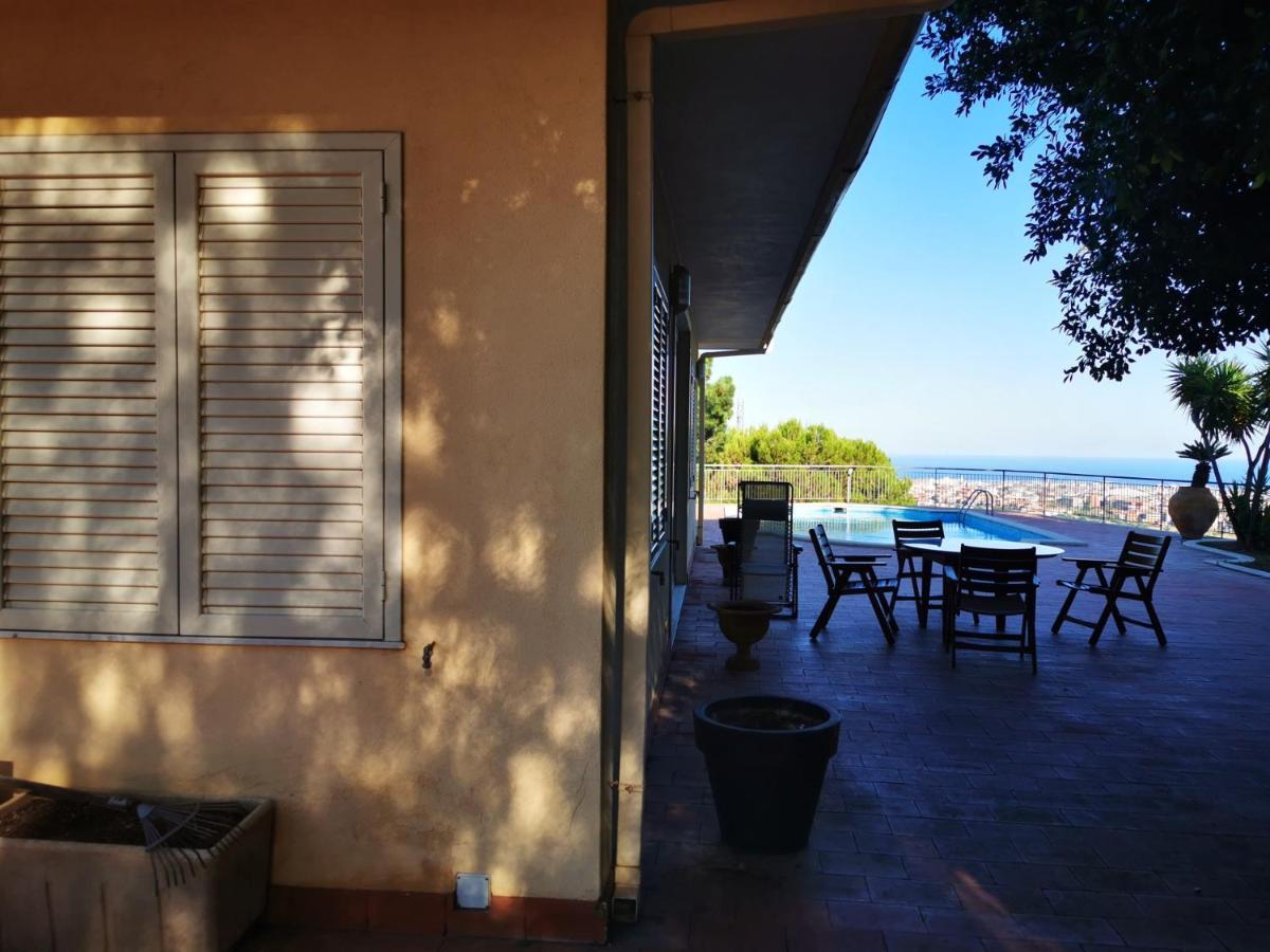 Holiday Flower Villa Panoramica Sul Golfo Di Catania Мистербианко Екстериор снимка