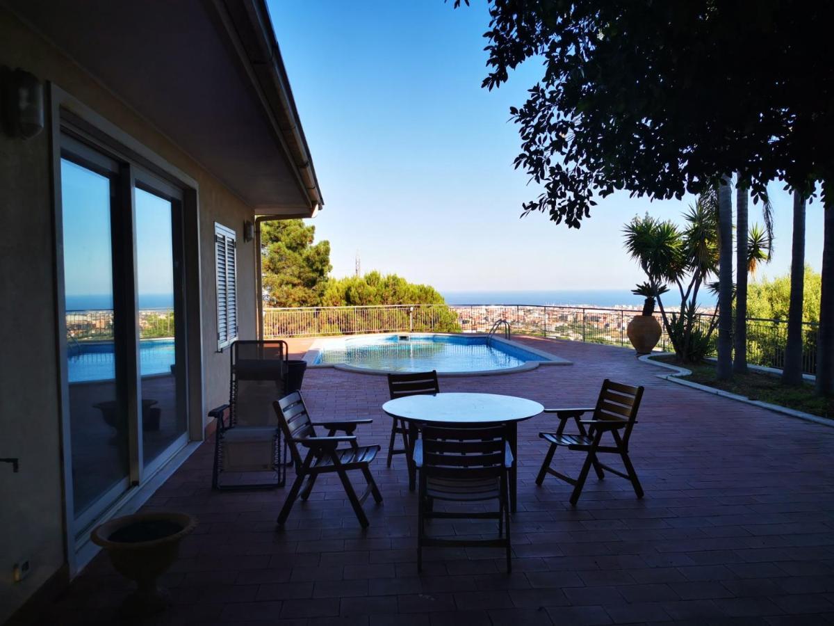 Holiday Flower Villa Panoramica Sul Golfo Di Catania Мистербианко Екстериор снимка