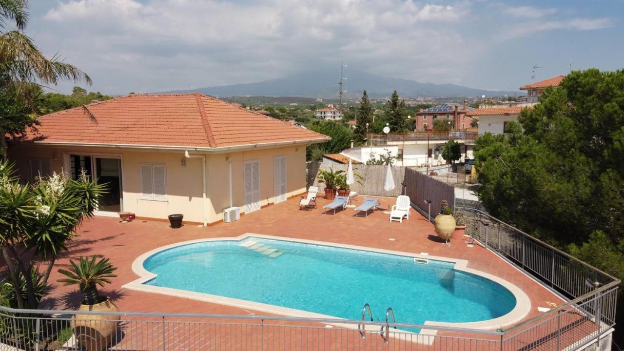 Holiday Flower Villa Panoramica Sul Golfo Di Catania Мистербианко Екстериор снимка