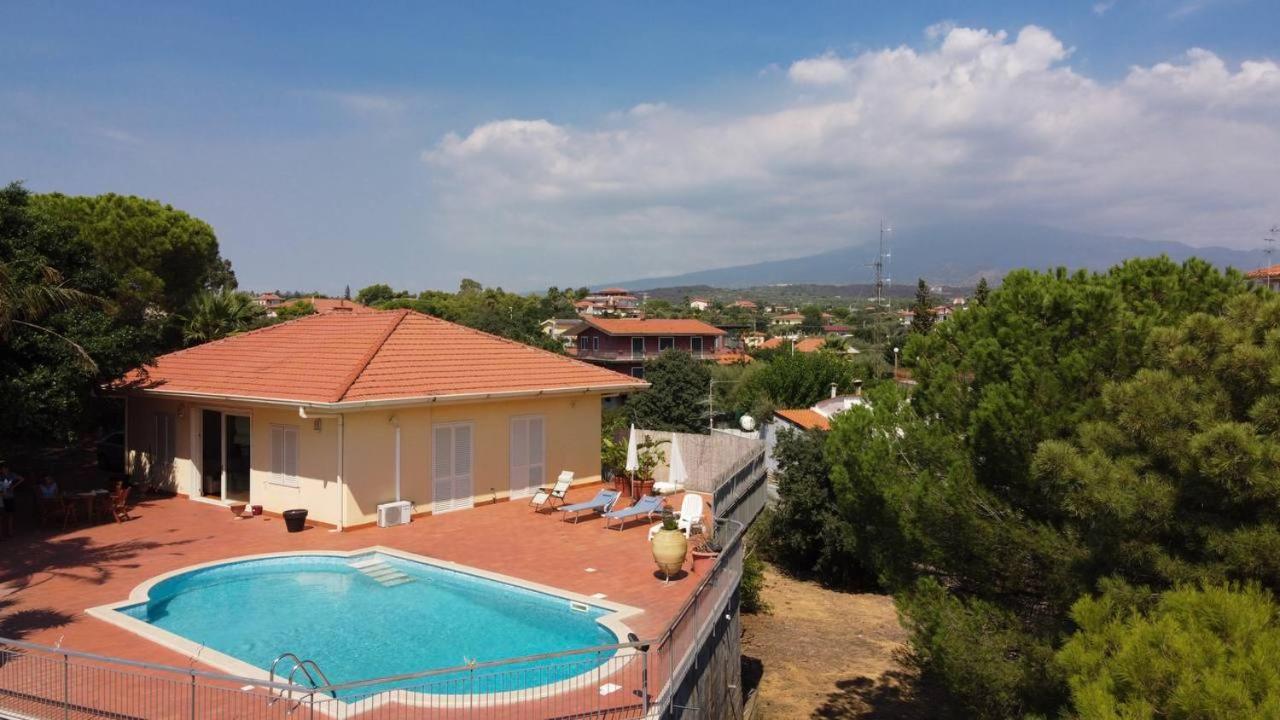 Holiday Flower Villa Panoramica Sul Golfo Di Catania Мистербианко Екстериор снимка