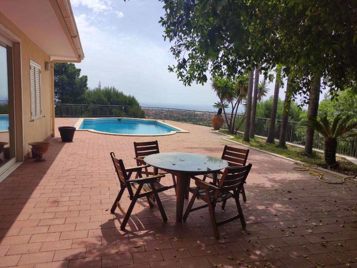 Holiday Flower Villa Panoramica Sul Golfo Di Catania Мистербианко Екстериор снимка
