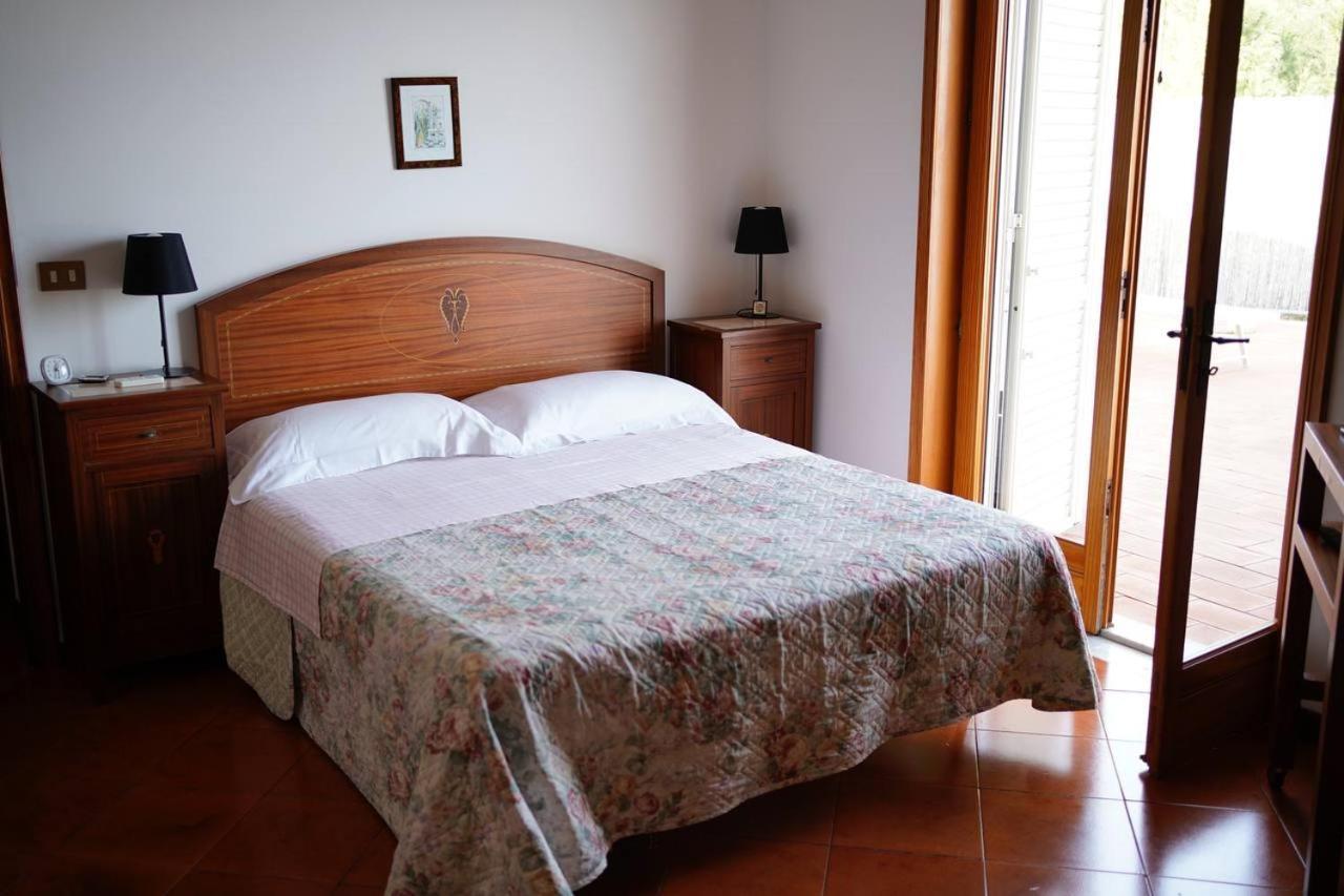 Holiday Flower Villa Panoramica Sul Golfo Di Catania Мистербианко Екстериор снимка